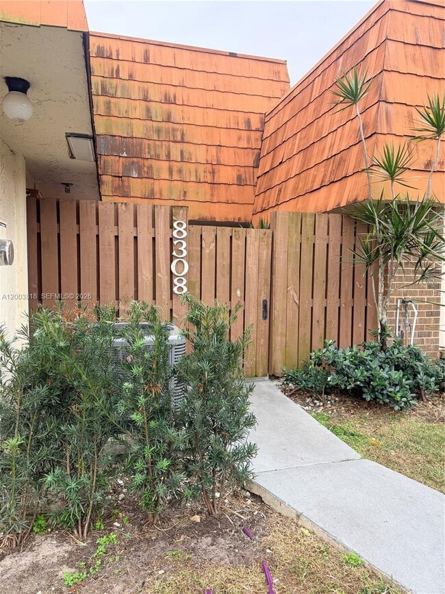 Building Photo - 8308 N Coral Cir