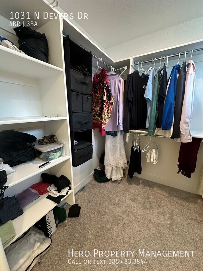 Building Photo - 1031 Devers Dr