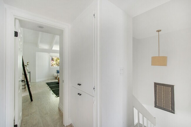 Building Photo - 19 Seabird Ct