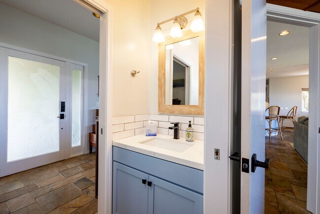 Building Photo - North Shore Oahu Oceanfront Home for Rent