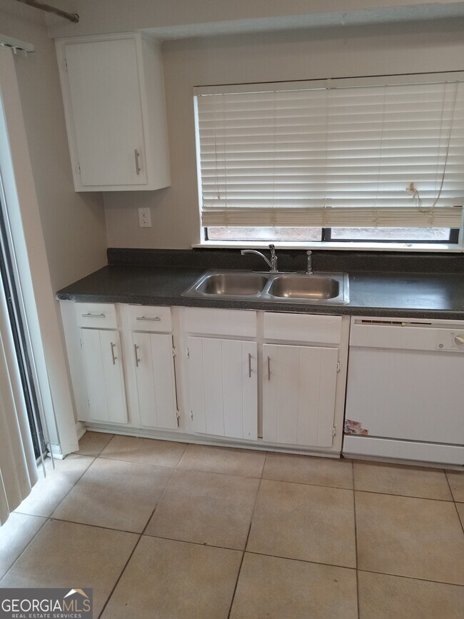 Building Photo - 9069 Sterling Ridge Ln