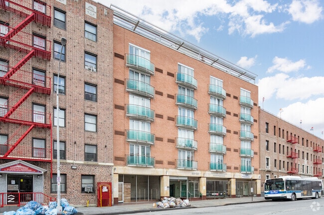Building Photo - Parsons Windsor Condominium