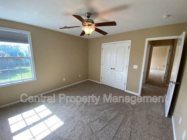 Building Photo - 53 Barnwood Cir