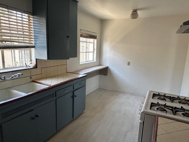 Building Photo - Private 1 Bed, 1 Bath Unit