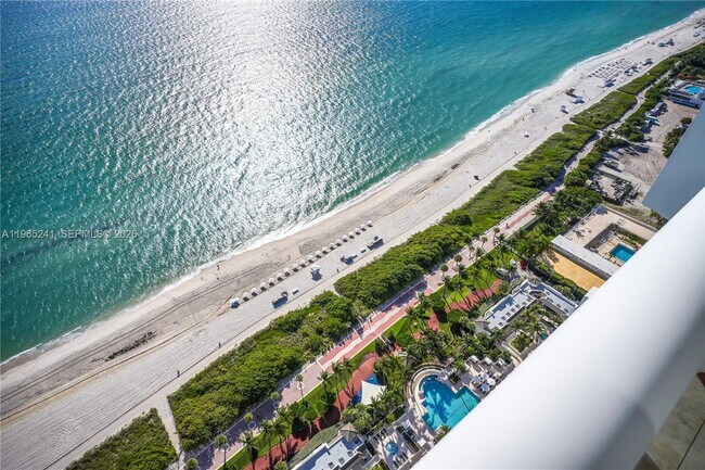 Building Photo - 4775 Collins Ave