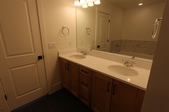 Building Photo - 762 W Sunfire Ln