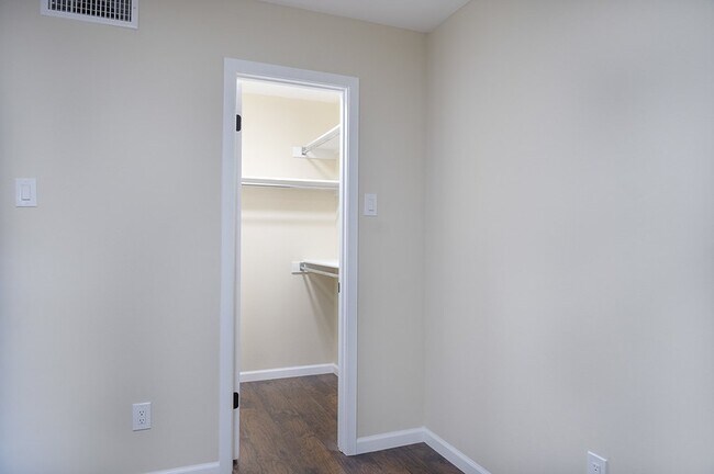 Building Photo - 1 bedroom 1 bath first floor condo unit | ...