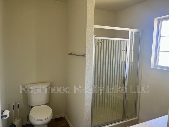 Building Photo - 132 Flora Pl