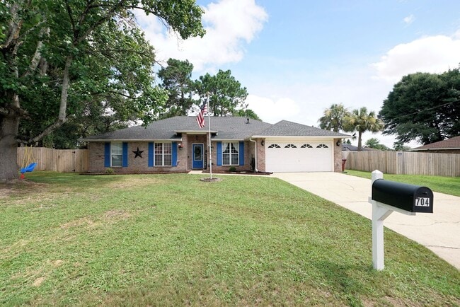 Building Photo - Lovely Cul-De-Sac Home in South Crestview