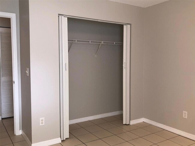 Building Photo - 2406 S Maple Ave