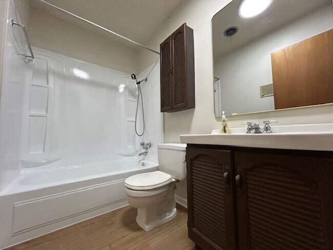 Building Photo - 5205 Nelbrook Dr