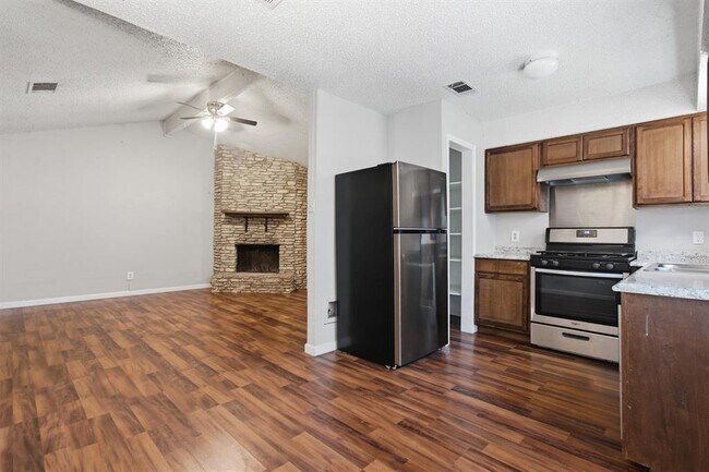 Building Photo - 6305 Emerald Forest Dr