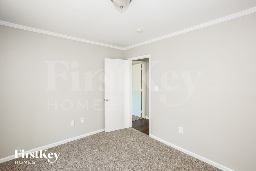 Building Photo - 12300 Danby Rd