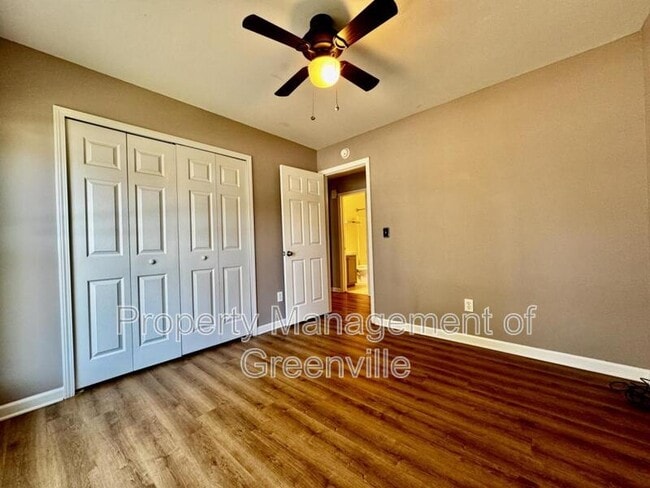 Building Photo - 603 Fairview Lake Way