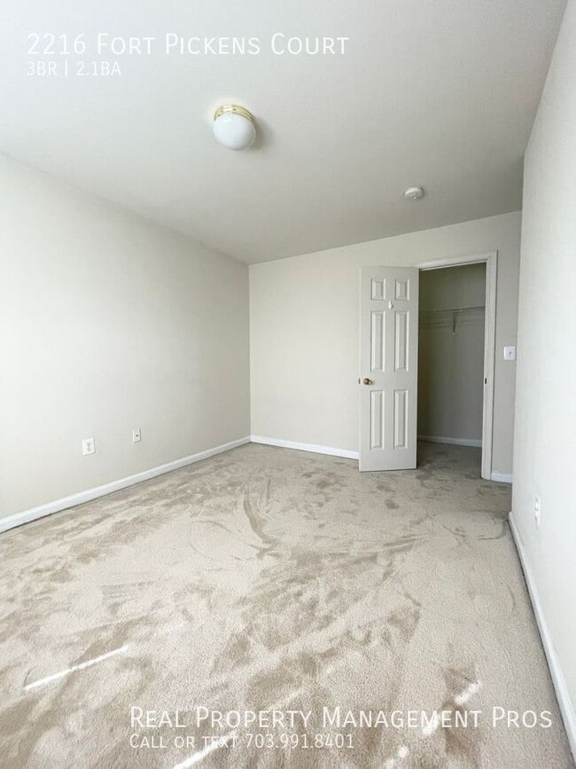 Building Photo - 2216 Fort Pickens Ct