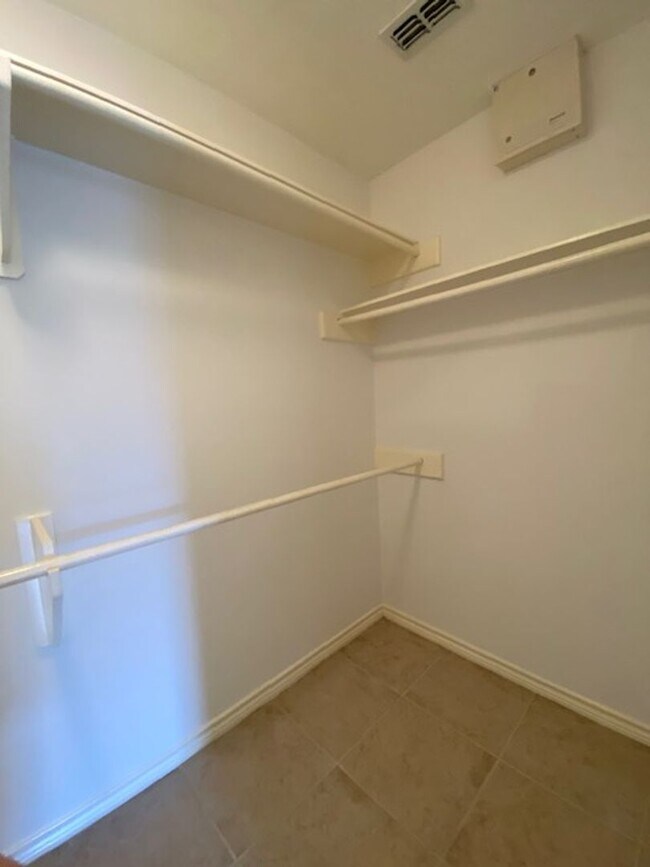 Building Photo - DON'T MISS THIS INCREDIBLE SOUTHSIDE LEASI...
