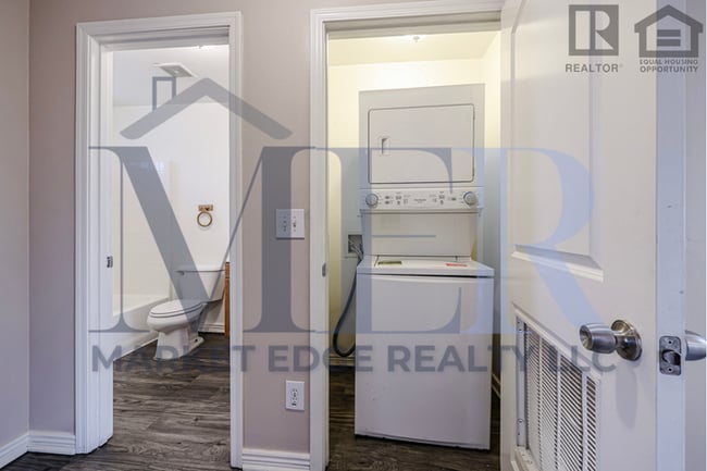 Building Photo - 3Bed/2.5Bath Townhouse at 24th St/Thomas! Move-In ready on 05/07/2026! -- NO HOA!