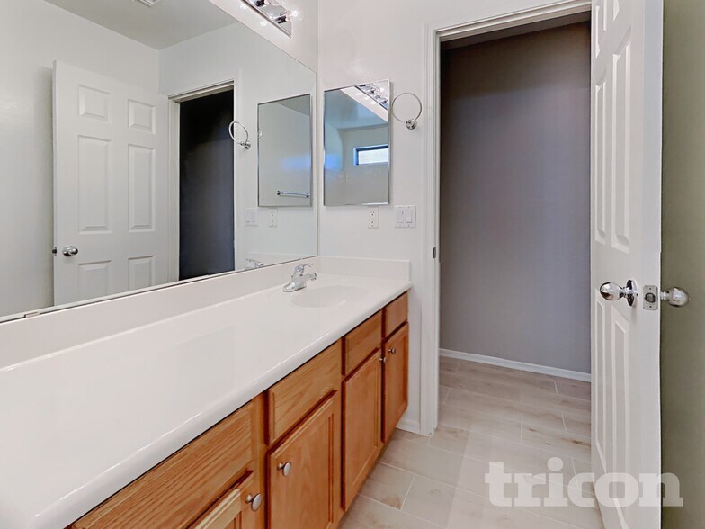 Building Photo - 21659 W Durango St