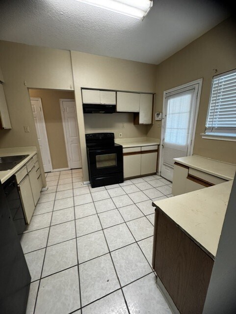 Building Photo - 8310 Wild Rose St