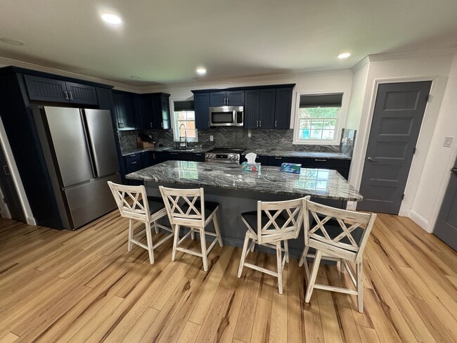 Building Photo - Beautiful Executive Home with High End Upg...