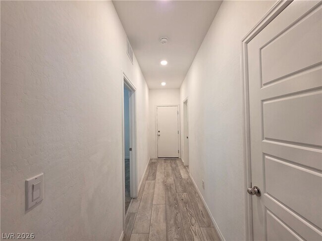 Building Photo - 2990 Overlook Brk St