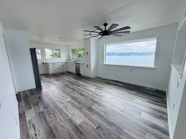 Building Photo - Completely Remodeled 3 Bedroom with Amazin...