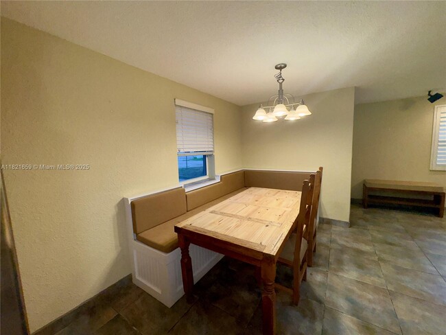Building Photo - 786 Bostwick Dr