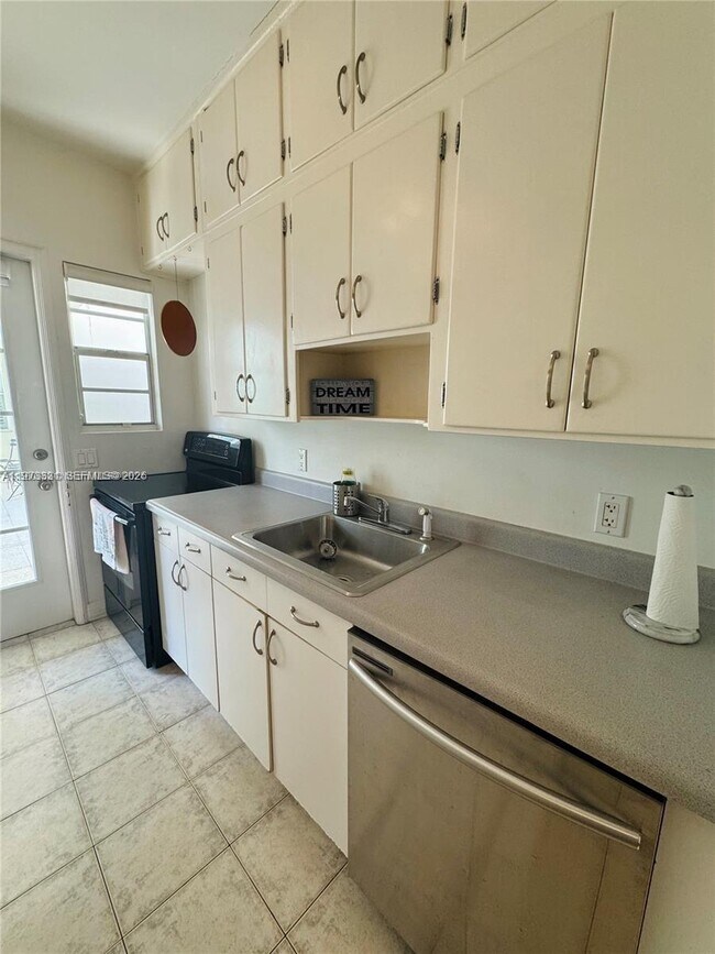 Building Photo - 1755 Washington Ave