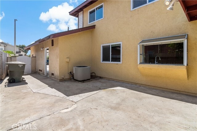 Building Photo - 2858 Laureltree Dr