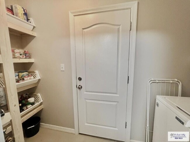 Building Photo - 216 Gilson Rd