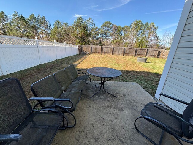 Building Photo - Rent Ready **Spacious 3-Bedroom Home with Open Concept & Large Fenced in Backyard**