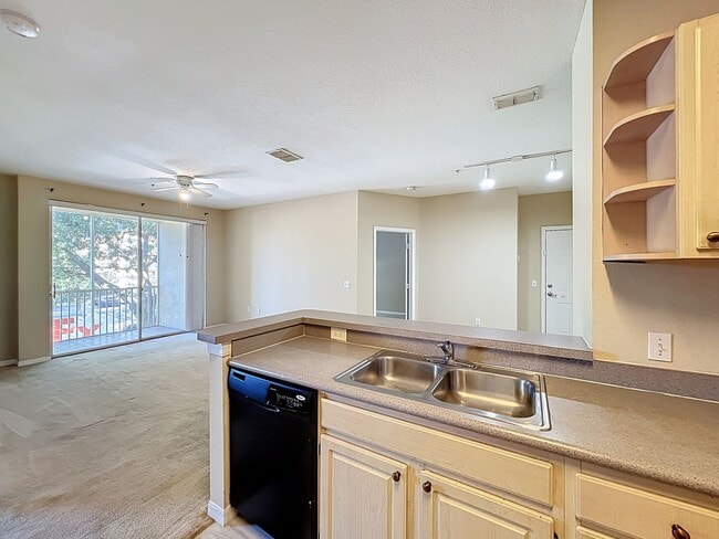 Building Photo - Renovated 2 Bed / 2 Bath Condo in Gated Visconti Condominiums – Maitland