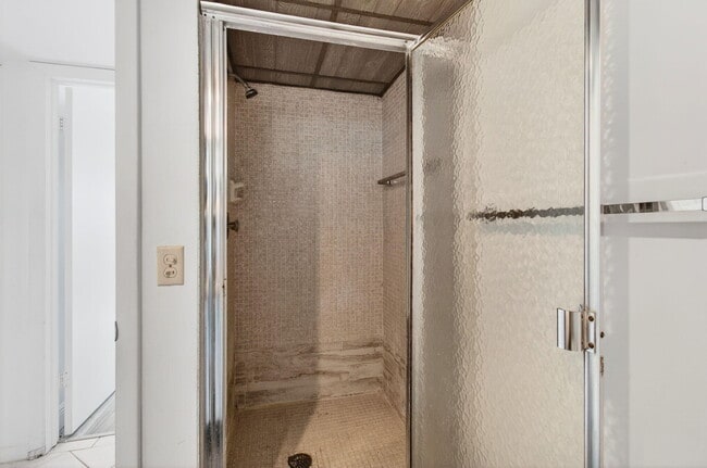 Building Photo - 180 Flanders C