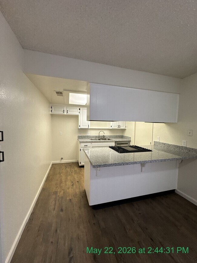 Building Photo - 1566