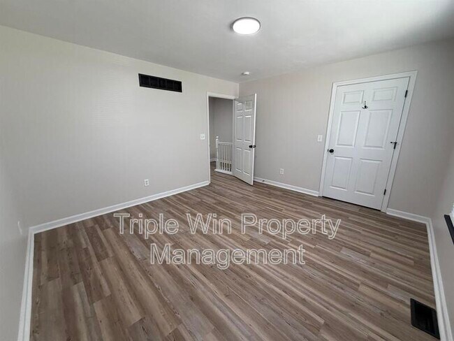 Building Photo - 226 Diekamp Ln