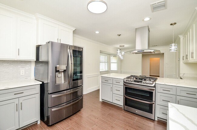 Building Photo - 15614 Dawnbrook Dr