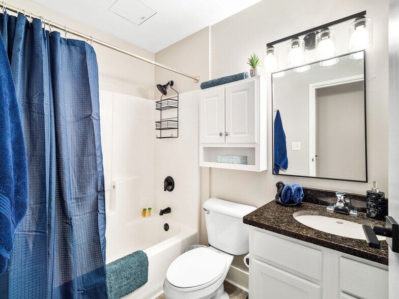 Building Photo - 1211 W 9th St