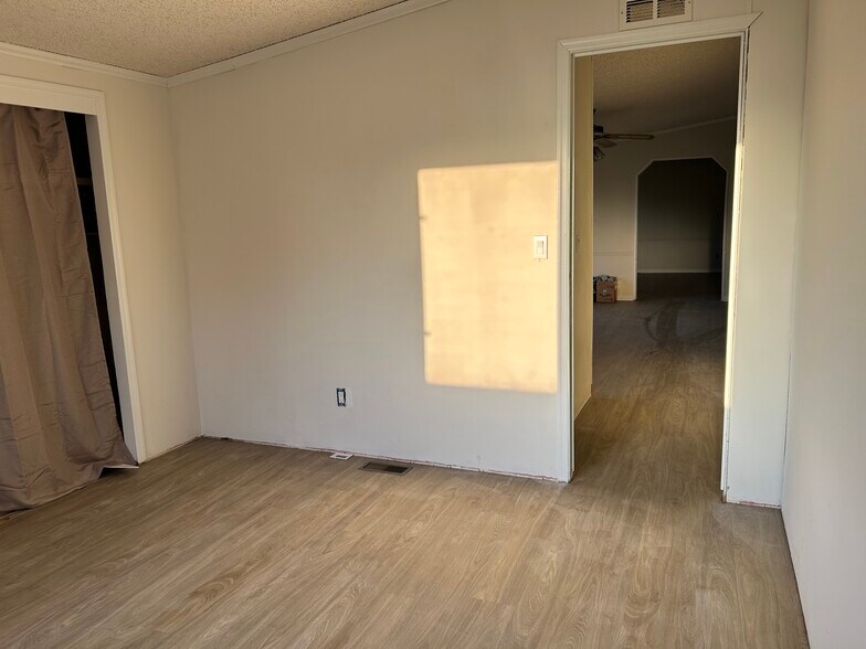 Bedroom number 2 - 917 Castle Rock St