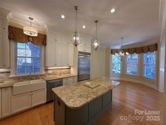 Building Photo - 1109 S Kings Dr