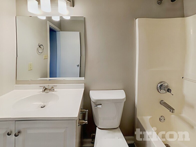 Building Photo - 5147 S Orth Dr