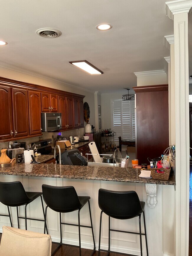 Building Photo - 9227 Honors Way