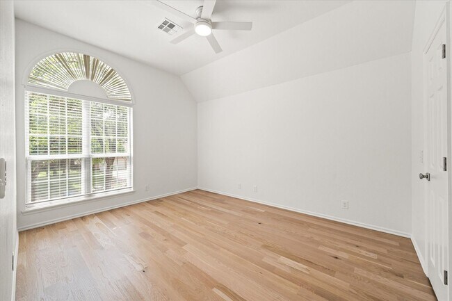 Building Photo - Exclusive Luxury Lease-124 N Crosstimber T...