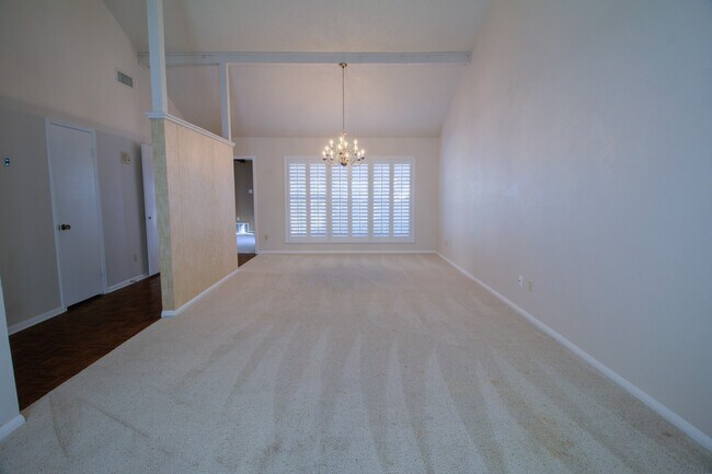 Building Photo - Windmill Hill Patio Home