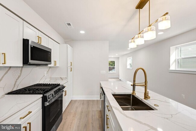 Building Photo - 113 Clifford Ave