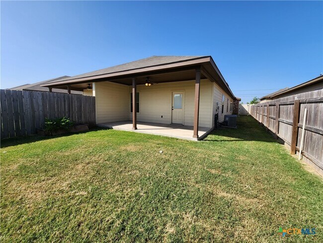 Building Photo - 2567 Pahmeyer Rd