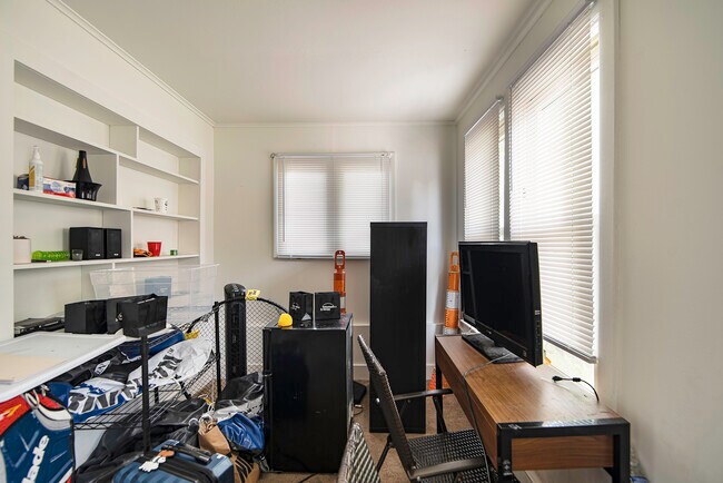 Building Photo - 335 Packard St