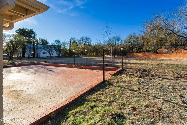 Building Photo - 1714 W Meadow Hills Dr