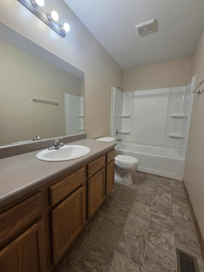 Building Photo - Affordable rental!!!