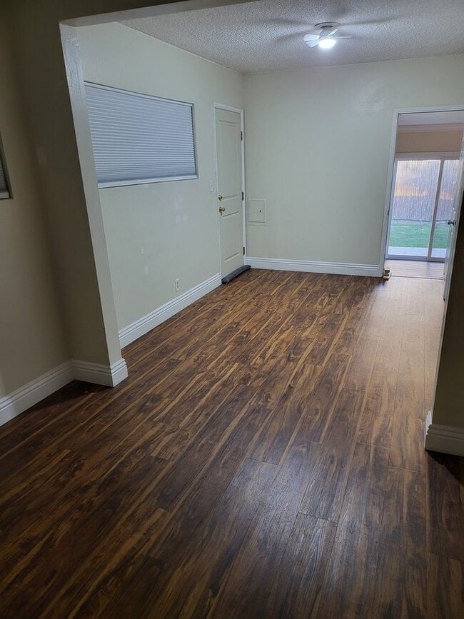 Building Photo - 1323 W Mauretania St