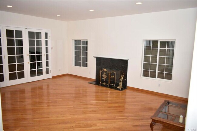 Building Photo - 4751 Haskell Ave